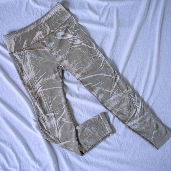 lululemon athletica Pants - lululemon Abstract Gray White Ankle Leggings Women’s Size 8 Knit Comfort